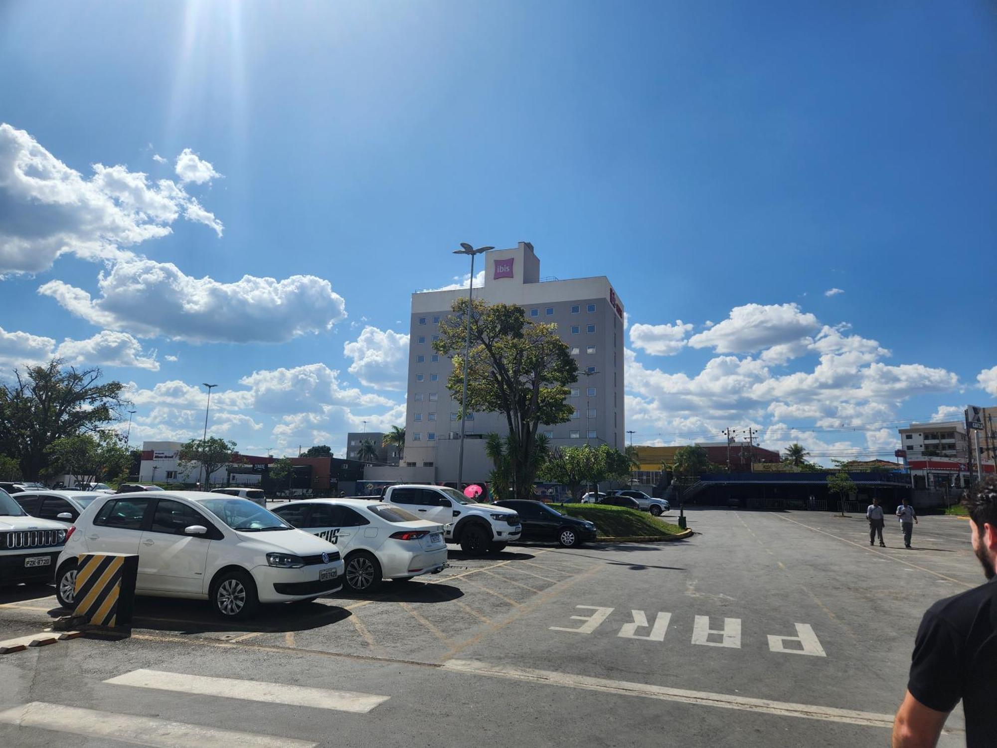 Ibis Montes Claros Shopping Hotel Exterior photo